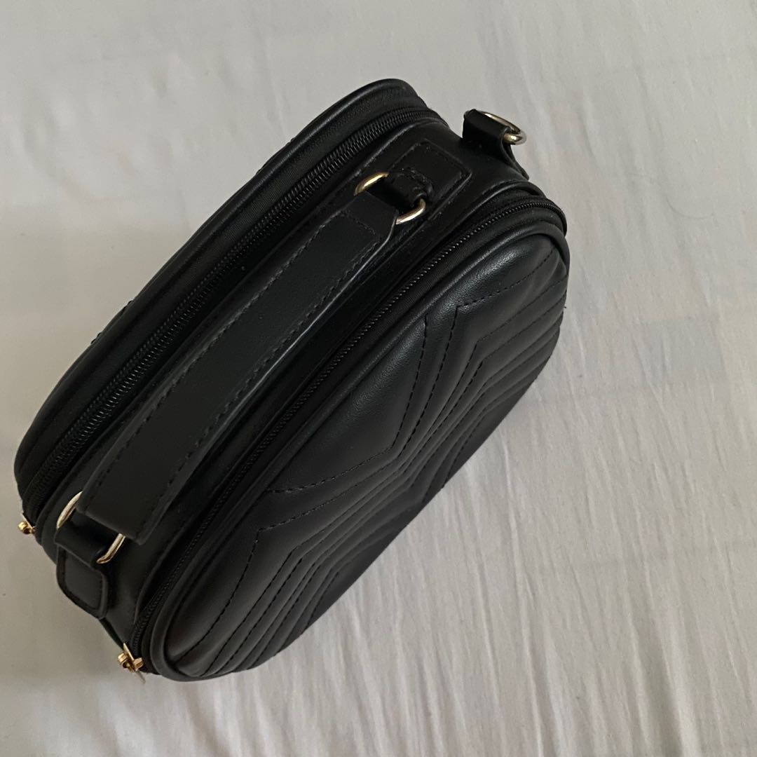 quilted crossbody bag double zipped (black), Women's Fashion, Bags