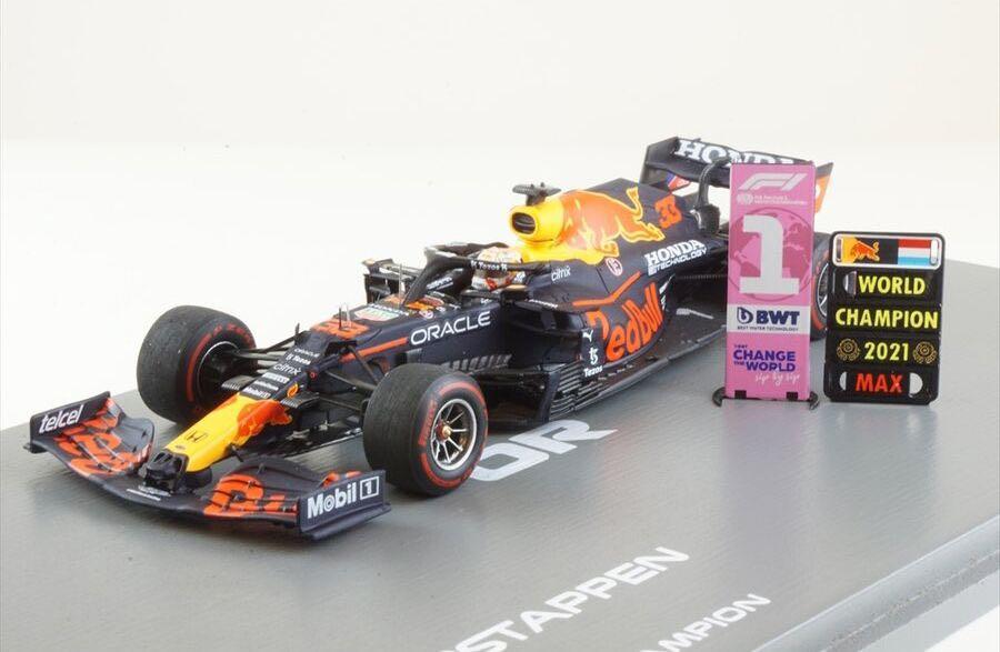 Red Bull Racing Honda RB16B Abu Dhabi GP World Champion Edition With No.1  Board and Pit Board (1:43) - Max Verstappen – Spark Models, 興趣及遊戲, 玩具& 遊戲類-  Carousell