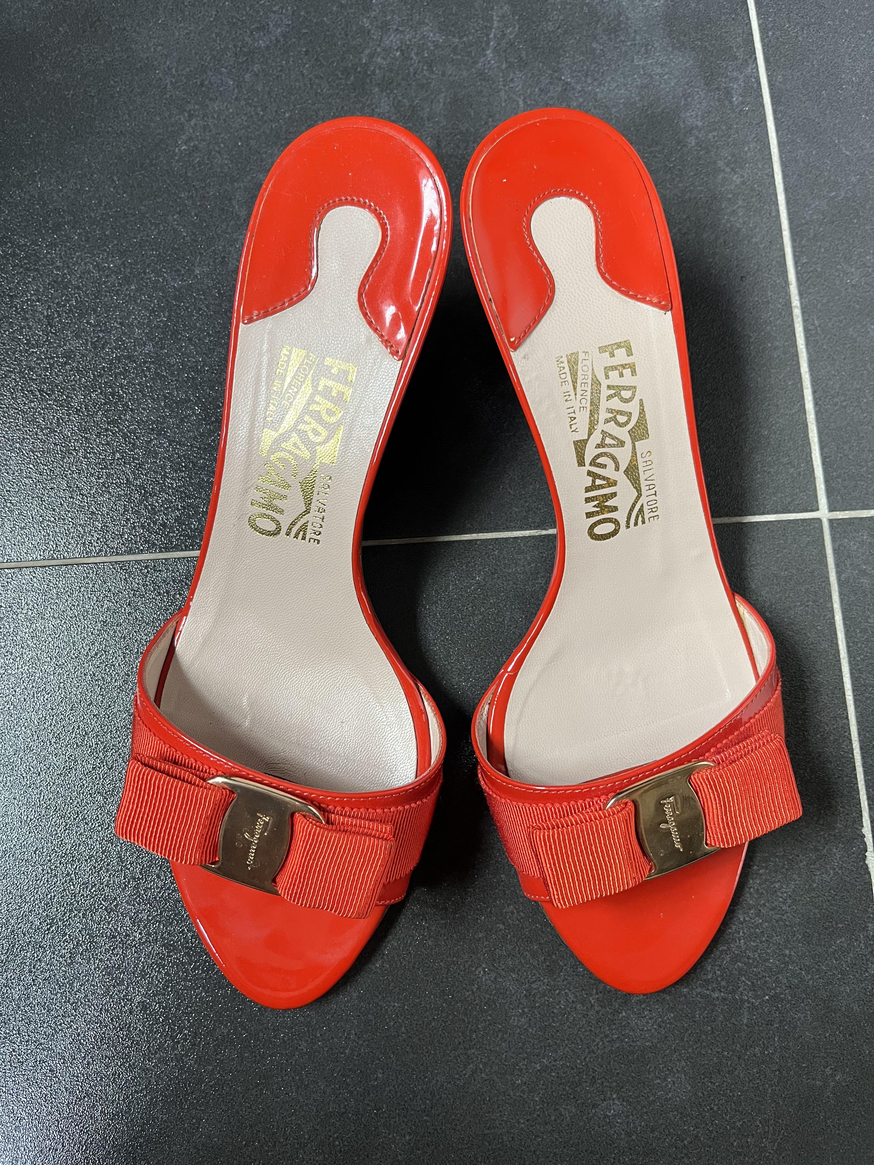 Red slide best sale heels