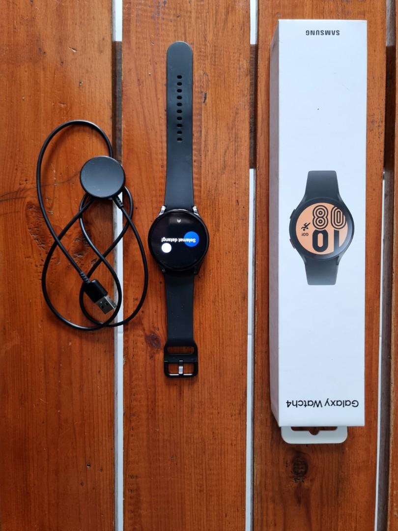 Samsung Watch 4 full set like new free 