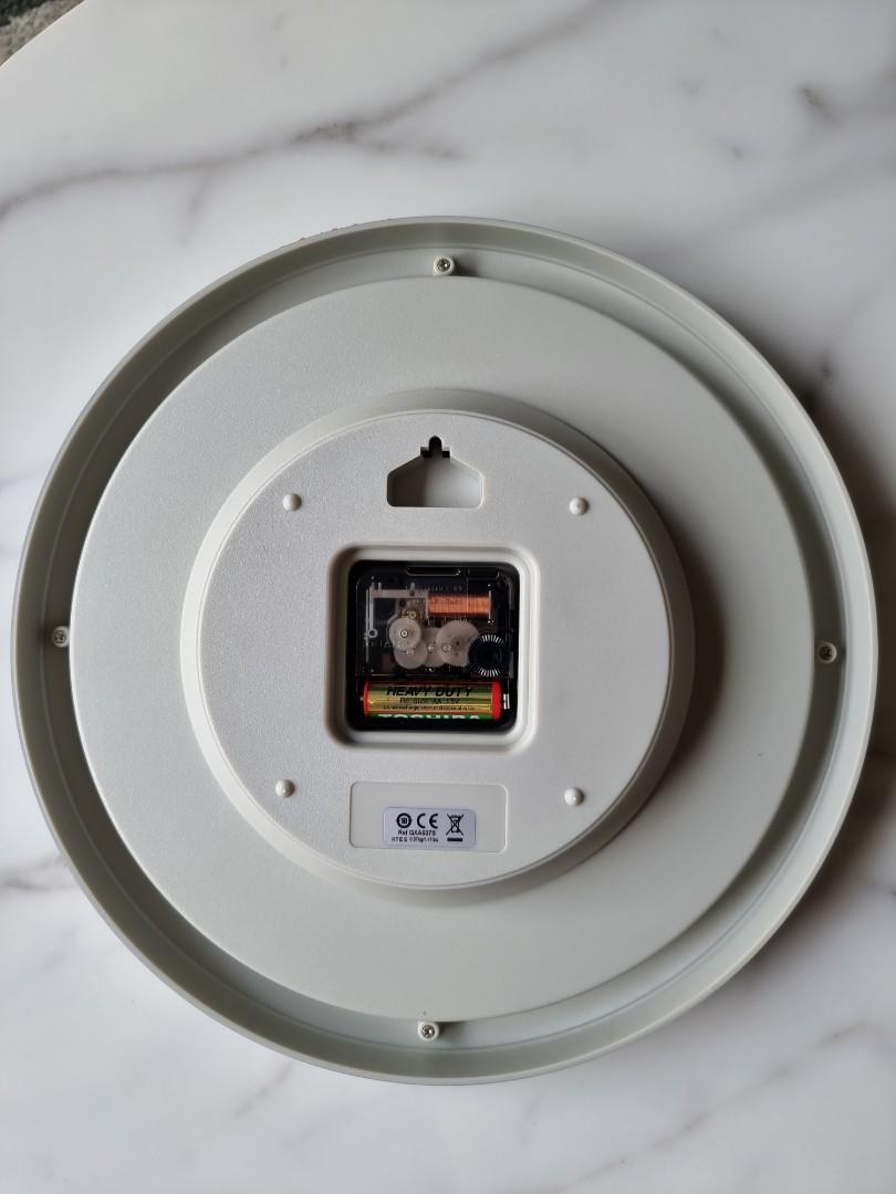 Seiko silent sweep wall clock, Furniture & Home Living, Home Decor