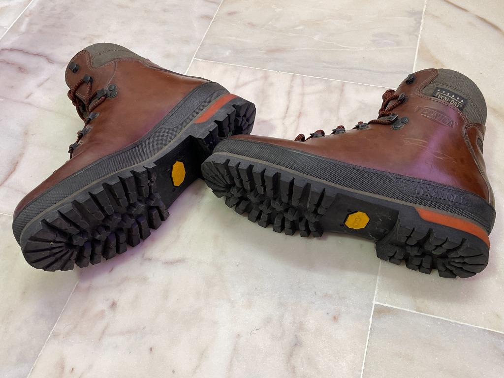 Full leather on sale hiking boots