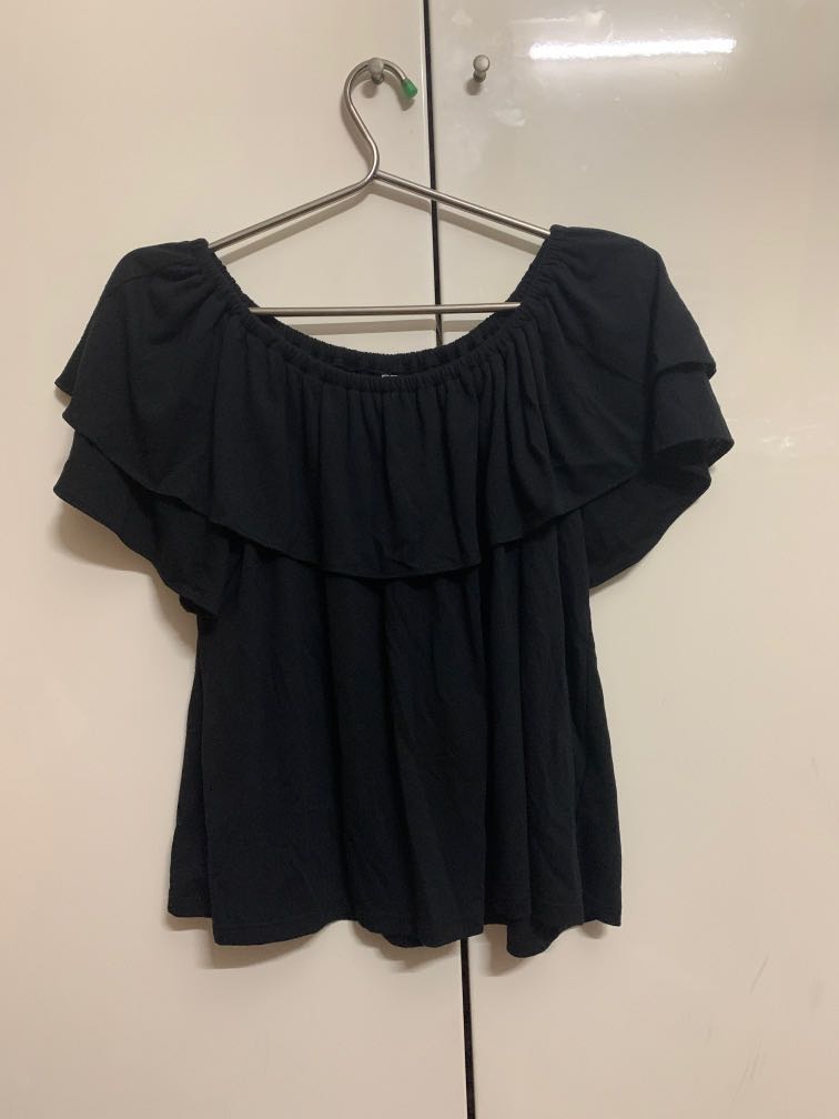 Uniqlo Ruffles Two Way Top, Women's Fashion, Tops, Other Tops on Carousell