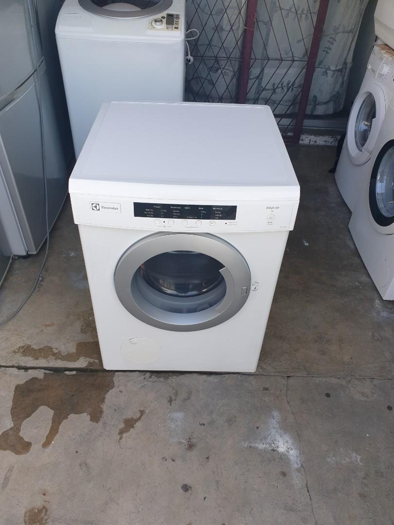 Used Electrolux vented clothes dryer 7.0kg, pengering baju, drying