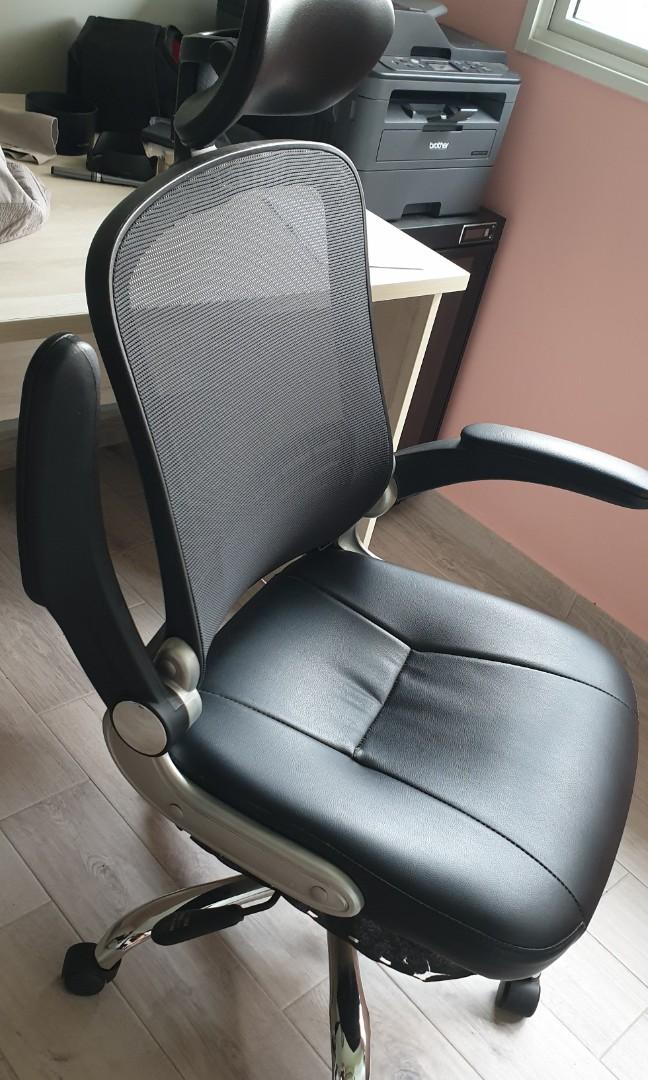 Vhive office swivel chair PVC, Furniture & Home Living, Furniture
