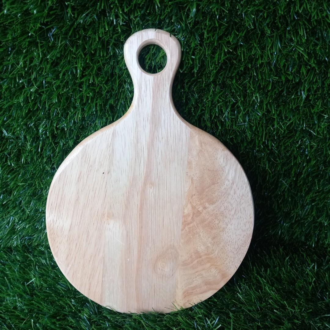 Wooden Chopping Board Round (Category: Dinnerware & Cutlery) located in Paranaque City. Submitted by christinashoppe (Listing ID 1170191554, Image 2). Description: .