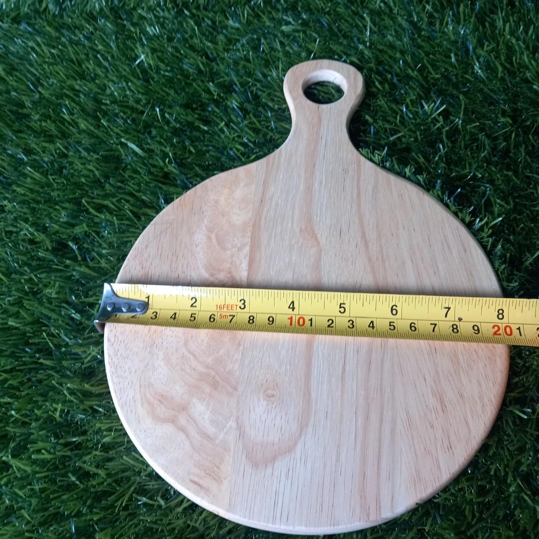 Wooden Chopping Board Round (Category: Dinnerware & Cutlery) located in Paranaque City. Submitted by christinashoppe (Listing ID 1170191554, Image 3). Description: .