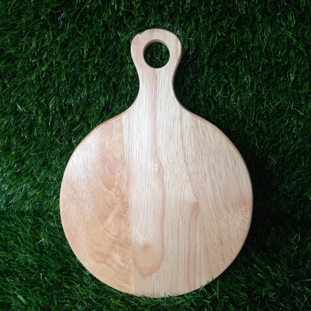 Wooden Chopping Board Round (Category: Dinnerware & Cutlery) located in Paranaque City. Submitted by christinashoppe (Listing ID 1170191554, Image 1). Description: .