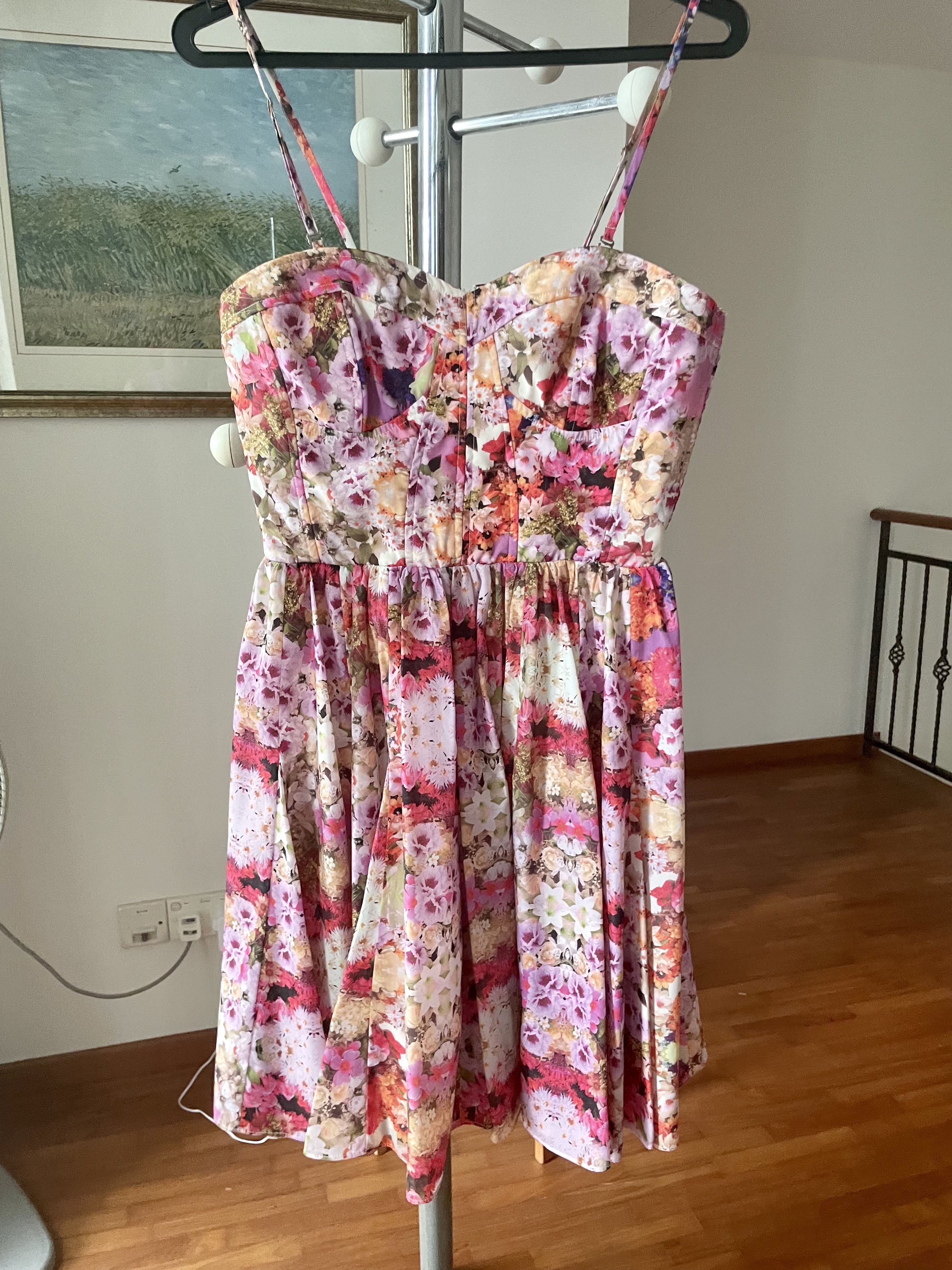 Australian brand Sportsgirl floral dress Women s Fashion Dresses