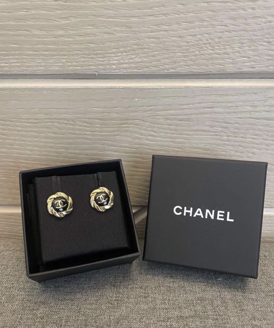 BNIB Chanel 22A Camilla Earring, Luxury, Accessories on Carousell