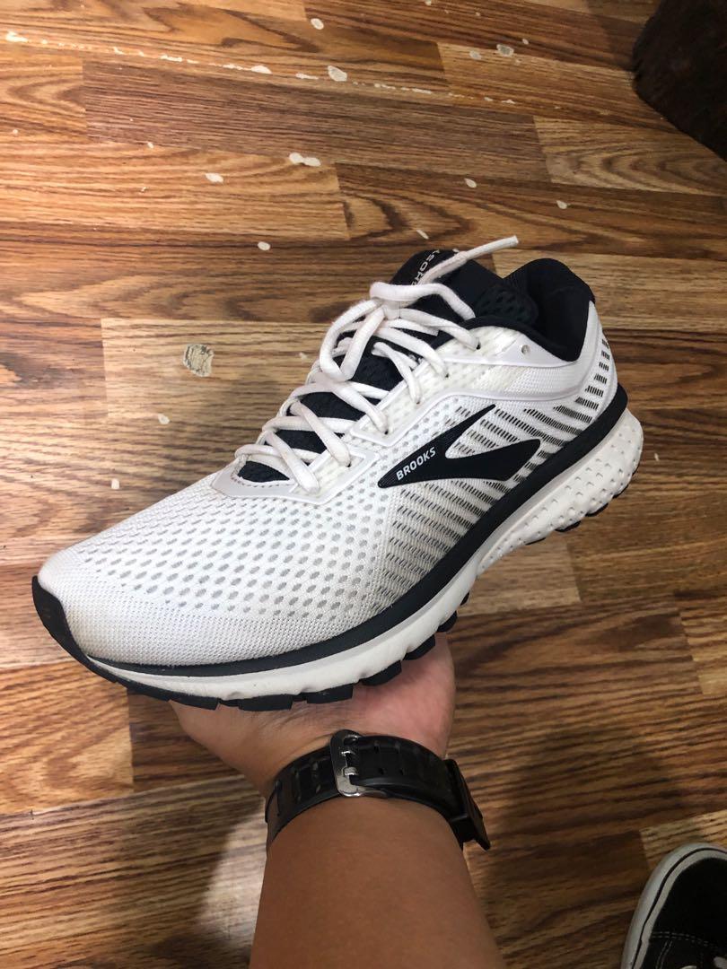 brooks ghost trainers mens