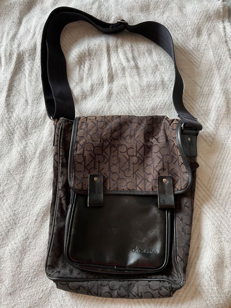 Calvin Klein Messenger Bag, Men's Fashion, Bags, Sling Bags on Carousell