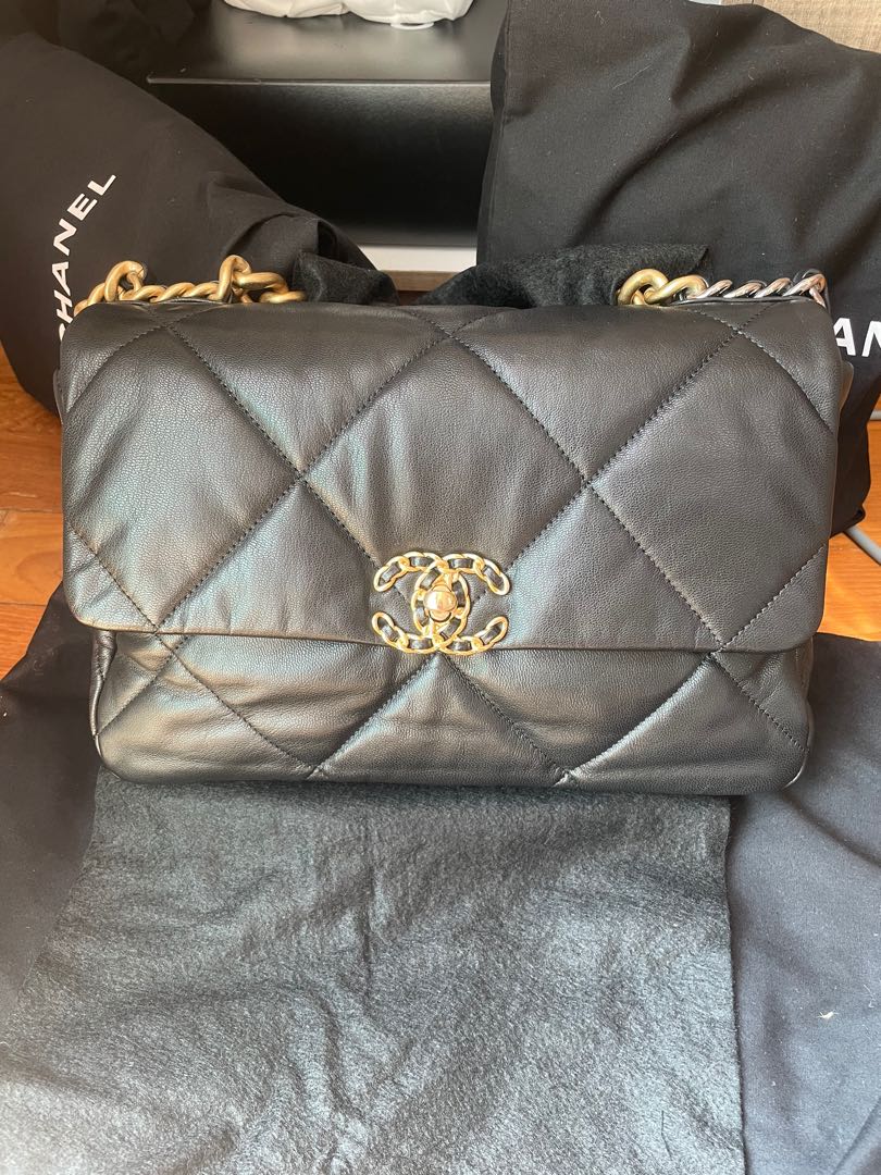 ❤️Chanel 19 So Black ❤️, Luxury, Bags & Wallets on Carousell