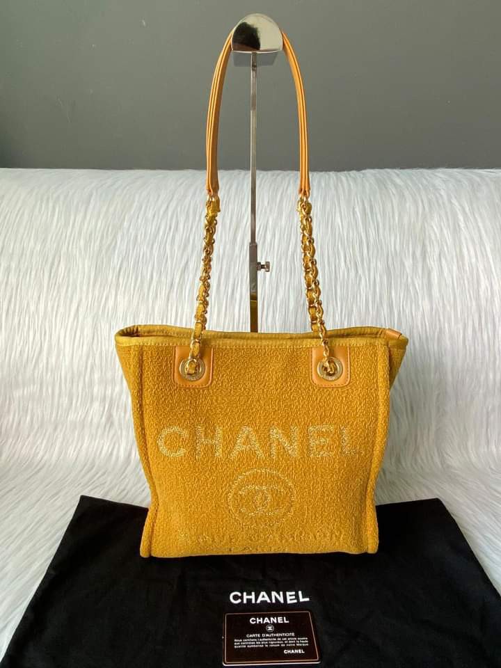 chanel lurex boucle medium deauville tote