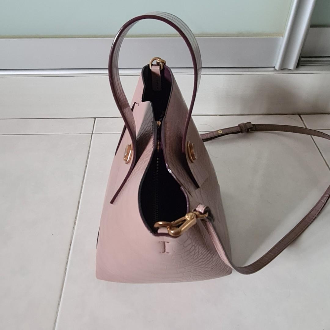 Wristlet bucket bag 2025