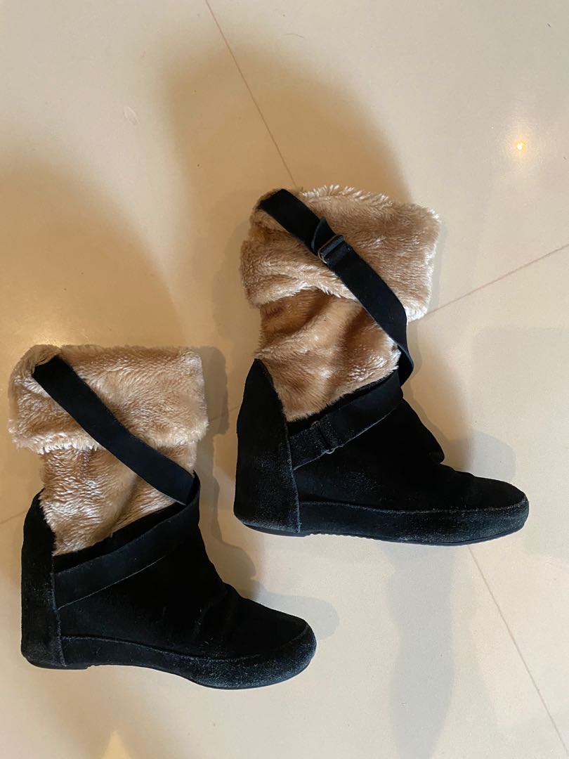Wedge best sale snow boots