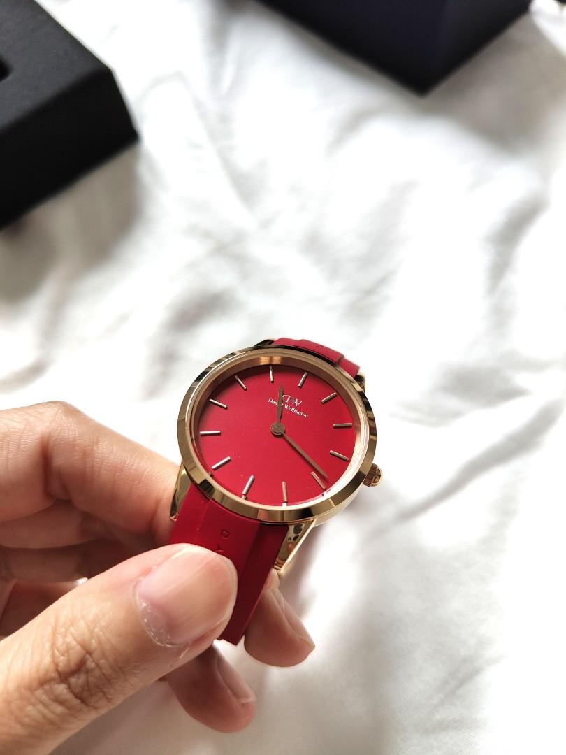 Dw watch red online
