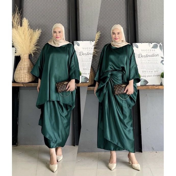 Emerald Green Kaftan with Semi Instant Pario, Women's Fashion, Muslimah  Fashion, Baju Kurung u0026 sets on Carousell
