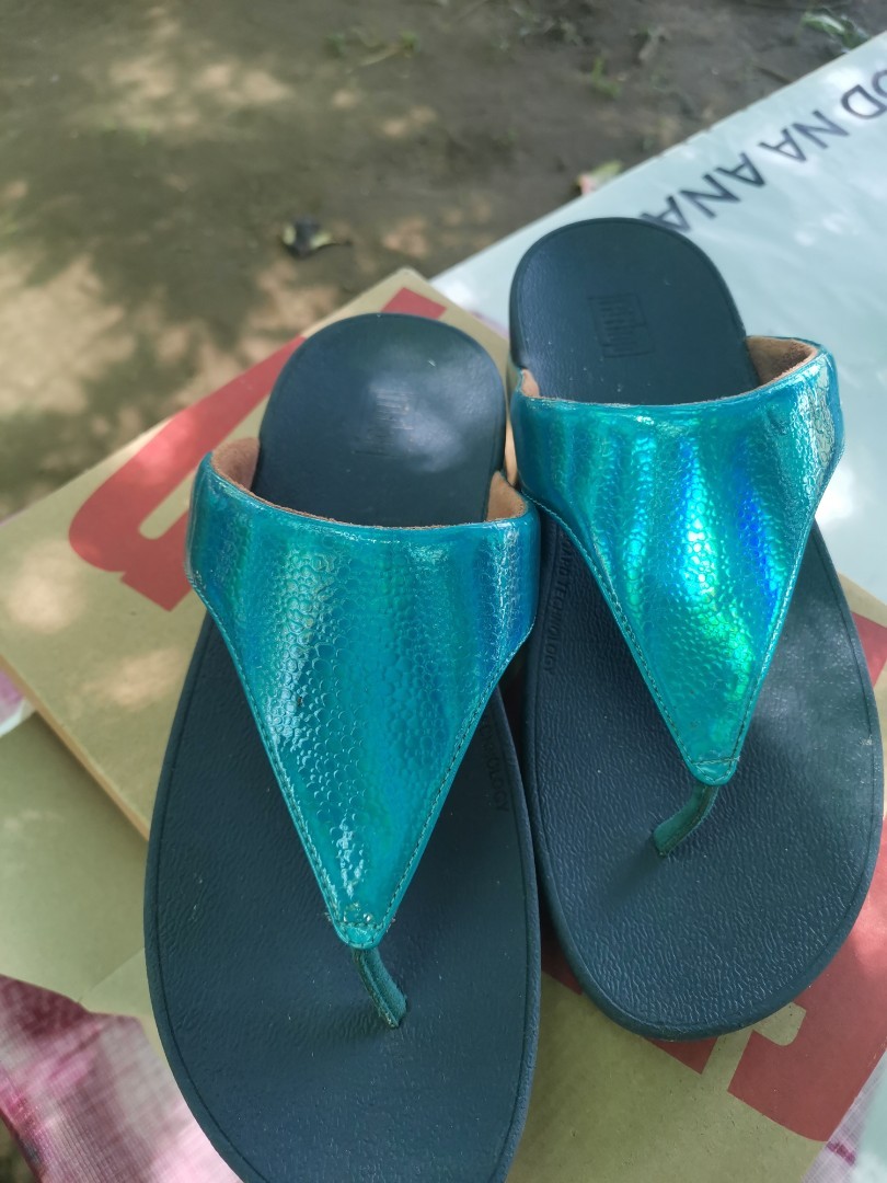 Fitflop Lottie Iridescent Scale toe thongs Women s Fashion