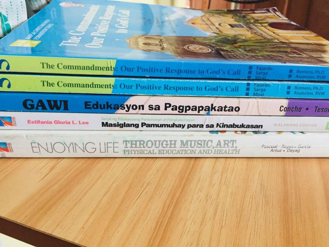 Grade 5 books (Category: Textbooks) located in Marikina City. Submitted by wookie23 (Listing ID 1173657625, Image 1). Description: Grade 5 books-Good as new Christian living-350 Gawi-370 EPP-390(sold) Mapeh(Sold) Pm lang po.Ty.