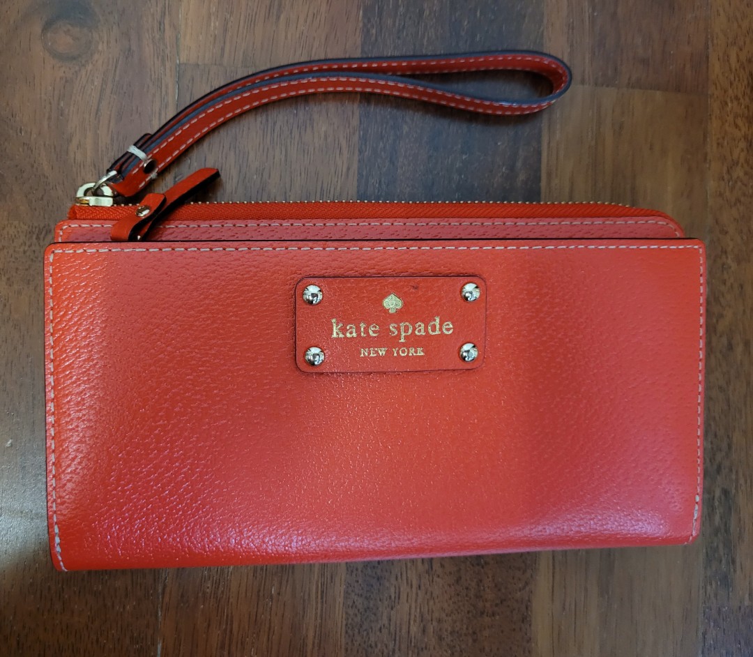 Authentic Kate Spade Layton Wellesley Wallet with Wrist Strap (Pillboxred),  Luxury, Bags & Wallets on Carousell