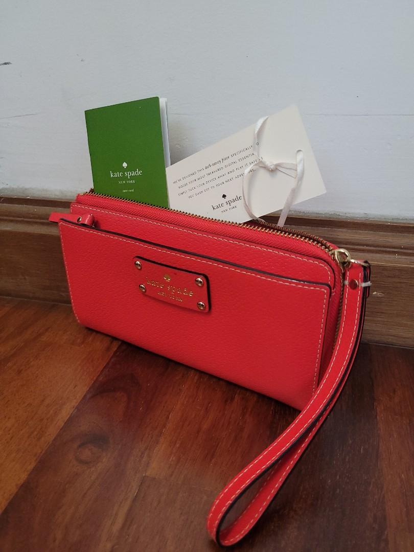 Authentic Kate Spade Layton Wellesley Wallet with Wrist Strap (Pillboxred),  Luxury, Bags & Wallets on Carousell