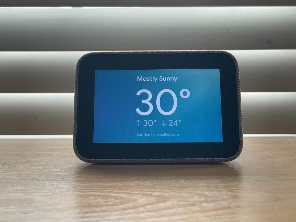 Lenovo Smart Clock with Google Assistant, TV & Home Appliances, TV &  Entertainment, Entertainment Systems & Smart Home Devices on Carousell