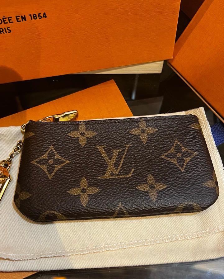 LV key cles pouch (Category: Luxury Bags & Wallets) located in Cavite. Submitted by rraaa32 (Listing ID 1173691676, Image 1). Description: Purchased 2020 canvas can pass as bnew. Keychain pristine. Puller(with flaws 9/10) Interior super clean. Complete inclusion .