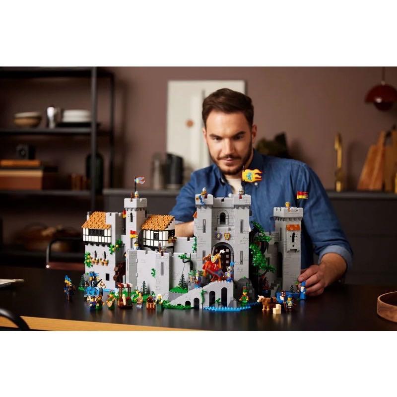 lego lion knights sets
