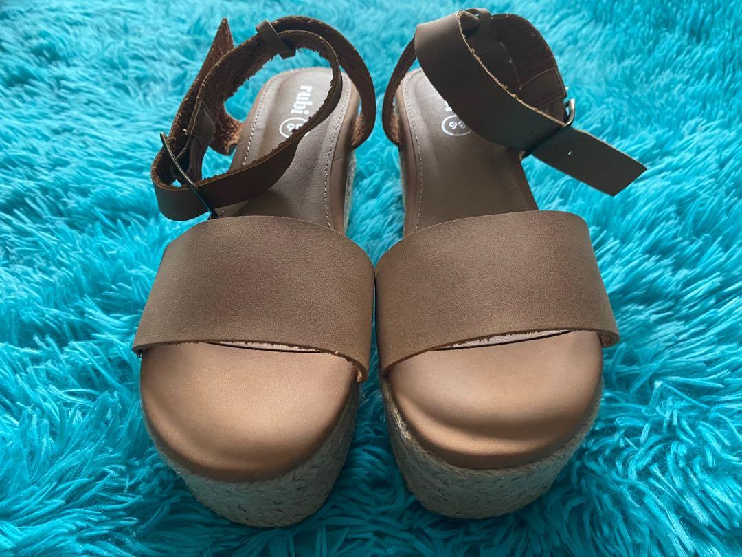 Wedge sandals hotsell size 6