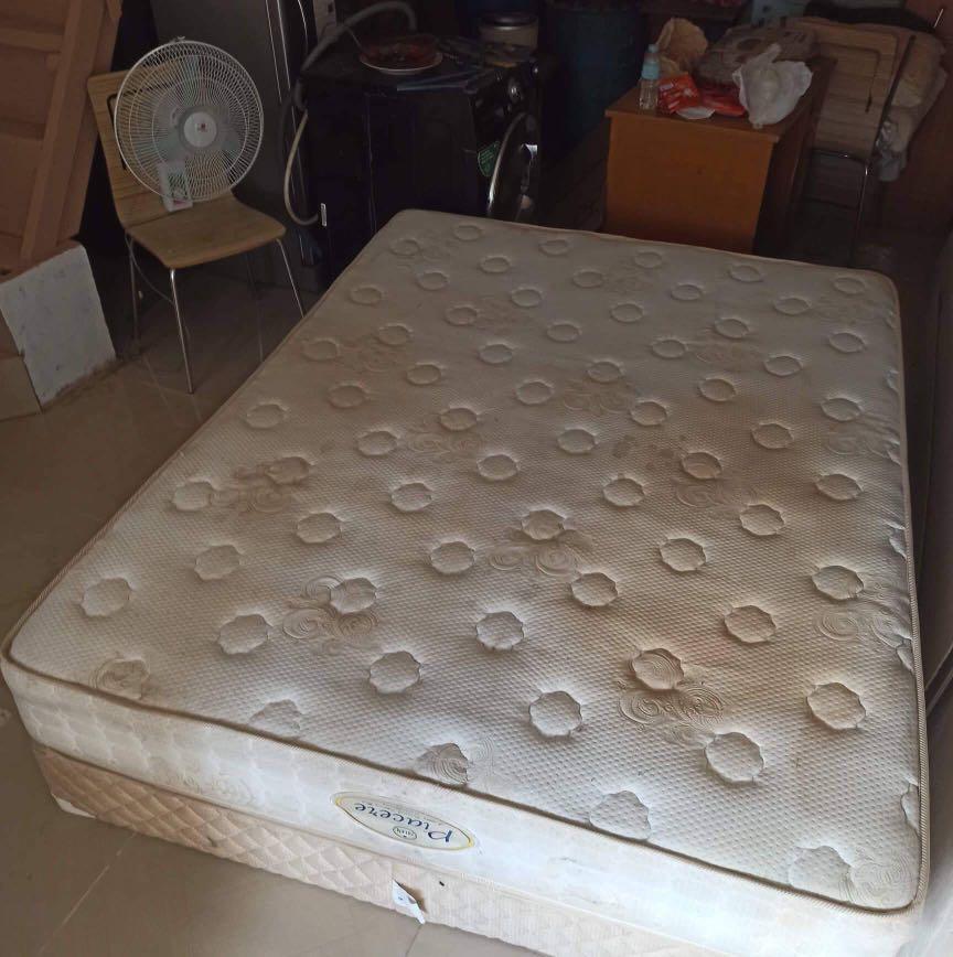 RUSH SALEM FAMILY SIZE BED, Furniture & Home Living, Furniture, Bed