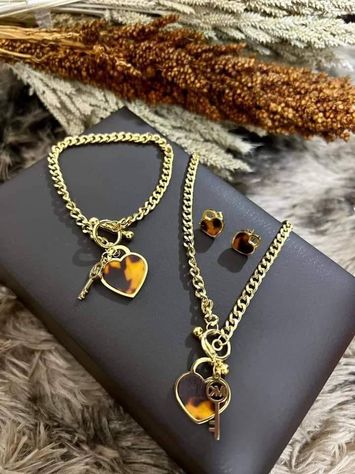 ??SALE! MICHAEL KORS ACCESSORIES??, Women's Fashion, Jewelry &  Organizers, Necklaces on Carousell