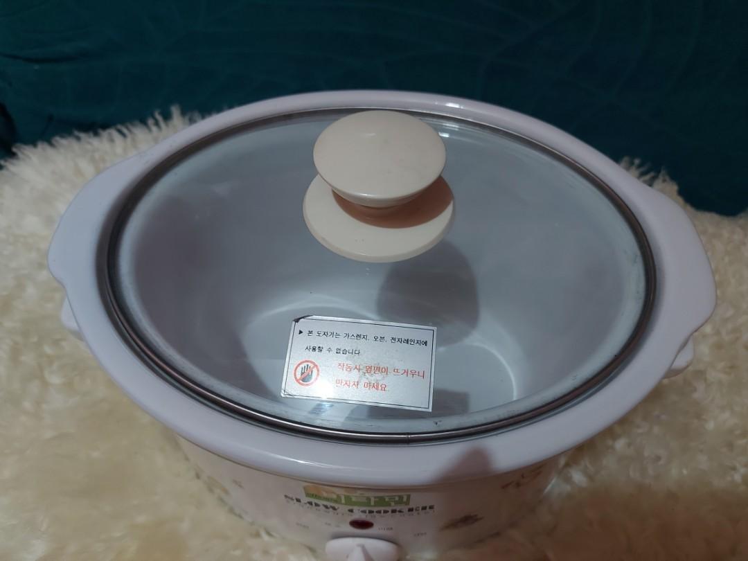 Slow Cooker (Category: Cookware & Accessories) located in Las Pinas. Submitted by danechanel (Listing ID 1173750207, Image 2). Description: Preloved Slow Cooker from Japan.