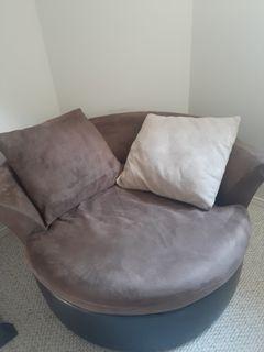 Swivel cuddle chair