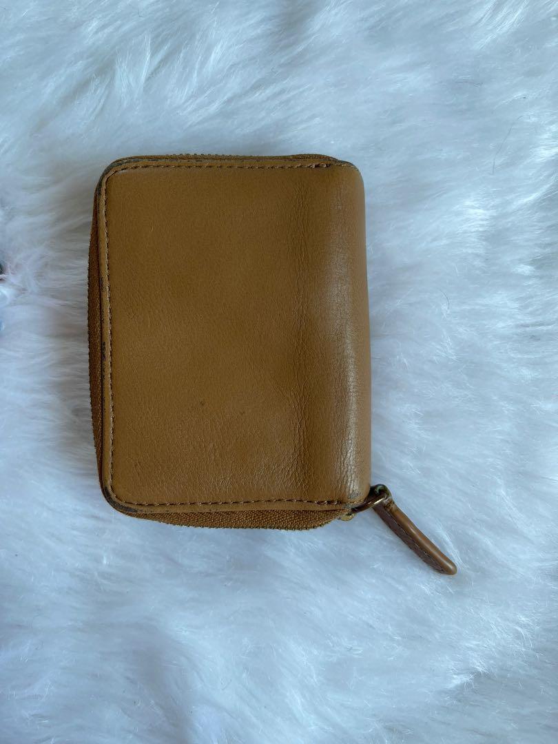 tory key case (Category: Luxury Bags & Wallets) located in Antipolo. Submitted by ambercs (Listing ID 1173595085, Image 2). Description: authentic tory burch keycase very rare to find preloved signs of usage with minor rubs ( that can be restored) complete key holder inside .