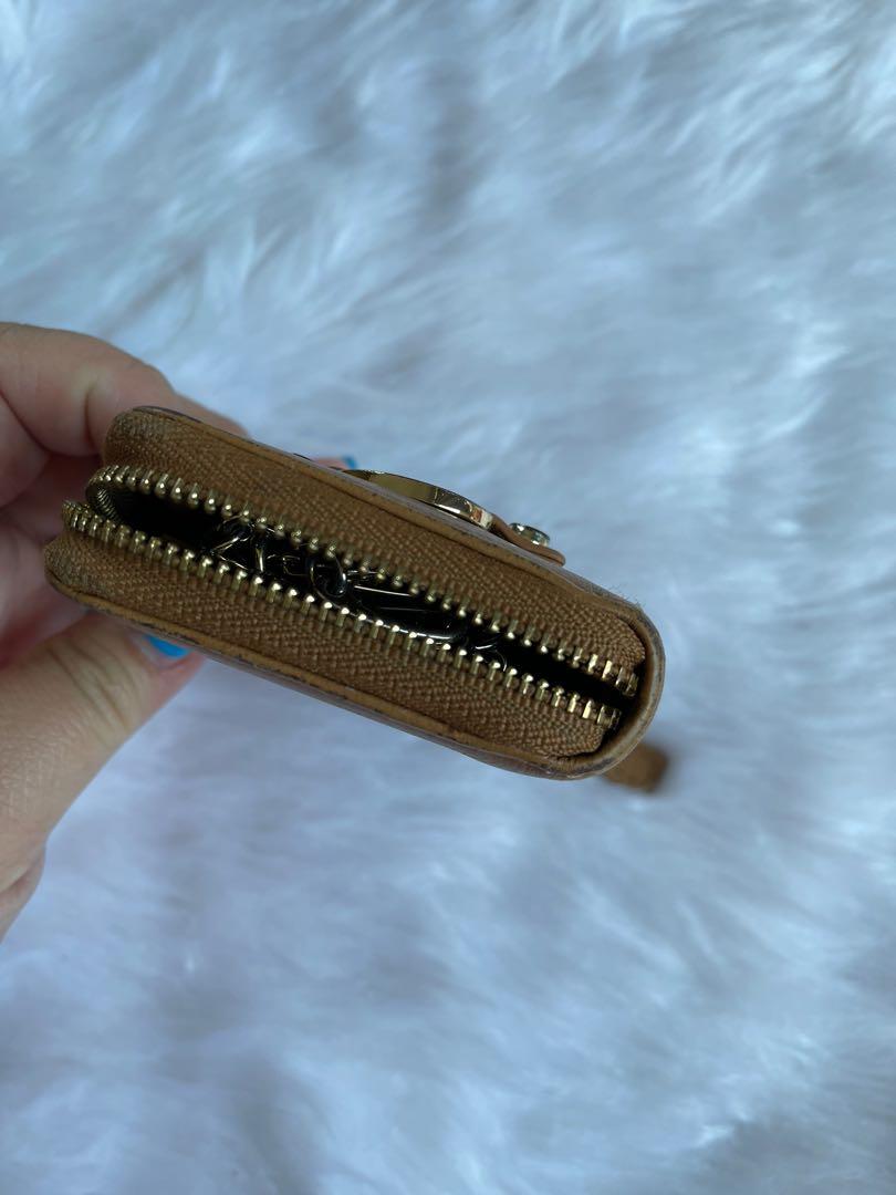 tory key case (Category: Luxury Bags & Wallets) located in Antipolo. Submitted by ambercs (Listing ID 1173595085, Image 3). Description: authentic tory burch keycase very rare to find preloved signs of usage with minor rubs ( that can be restored) complete key holder inside .