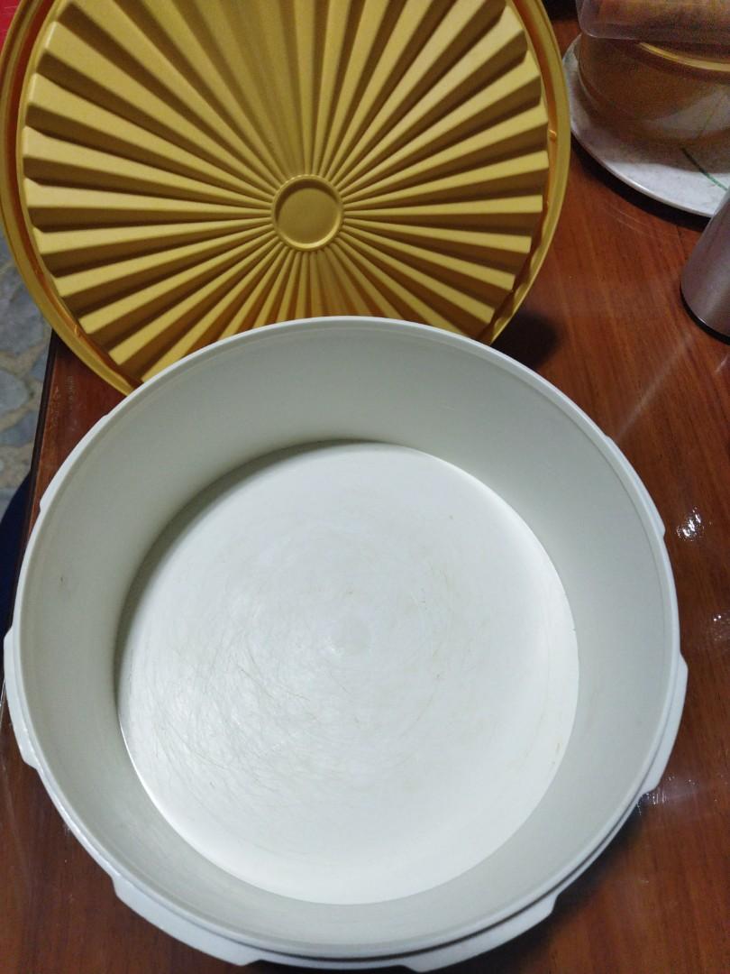 Tupperware round storage, Furniture & Home Living, Kitchenware
