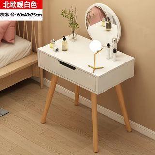Vanity table new perfect for a small room ( if preorder 50sgd)