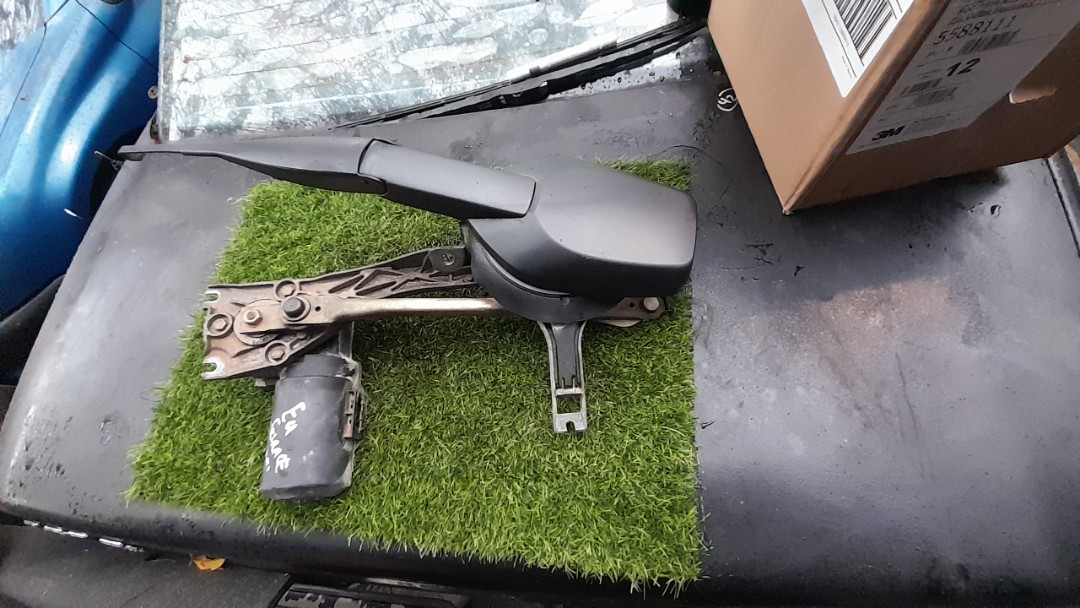 W124 MERCEDES BENZ WIPER MOTOR AND ARM 2 WEEKS WARRANTY Auto