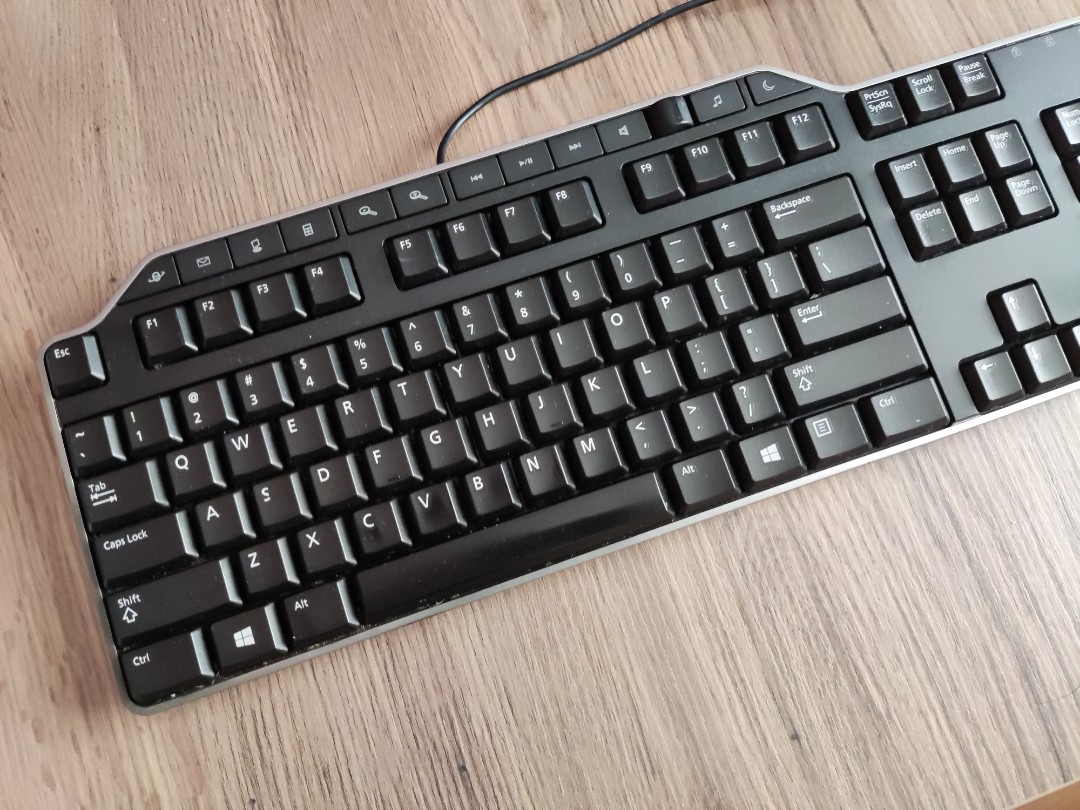 Dell Business Multimedia Keyboard KB522 Slim Black Wired, Computers