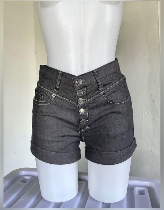 ABERCROMBIE high waist shorts (Category: Shorts) located in Manila. Submitted by blessedbrands (Listing ID 1173840446, Image 1). Description: Brand new without tag A&F, no sign of usage Laid flat waist-28 inches stretched to 29 inches Button fly, Stretchy fabric 💝This item was carefully chosen to make sure it is free from stain, damage, tear and hole, and what you are getting is really quality item at affordable price. NO LOW BALLERS PLS.🥺 NO W