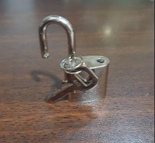 Lv Lock And Key Bracelet Best Price In Pakistan, Rs 1700