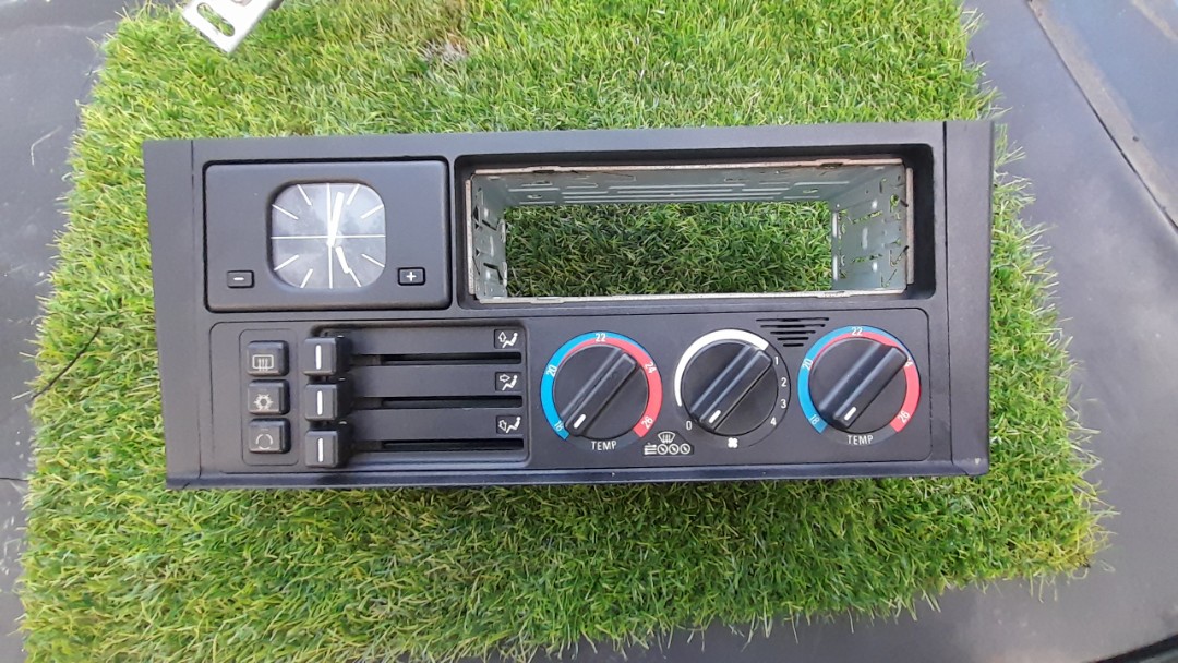 BMW E34 AIR COND PANEL WITH CLOCK SET, Auto Accessories on Carousell