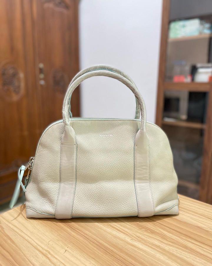 hallie shoulder bag in signature canvas