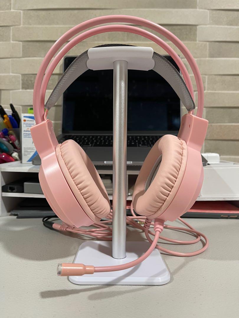 Gaming Headset (Category: Headphones & Headsets) located in Bacoor. Submitted by probsnotjill (Listing ID 1173882571, Image 2). Description: inclusion: - gaming headset with microphone and led light - aux headset stand NOT included!!.