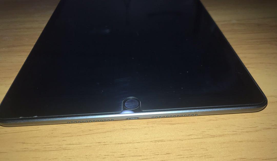 iPad 8th Gen 32gb (Category: iPad) located in Manila. Submitted by nellmeneses (Listing ID 1173841813, Image 3). Description: Selling my 1 year old ipad 8th gen with 32gb memory. Wifi only. Used but handled with care. -very smooth -never nabagsak -no system defect/ issues -no scratches—the only minor flaw is a tiny dent near the speaker/ bottom of the gadget which is shown in the last pic. -screen protector has chips on edges which you can replac