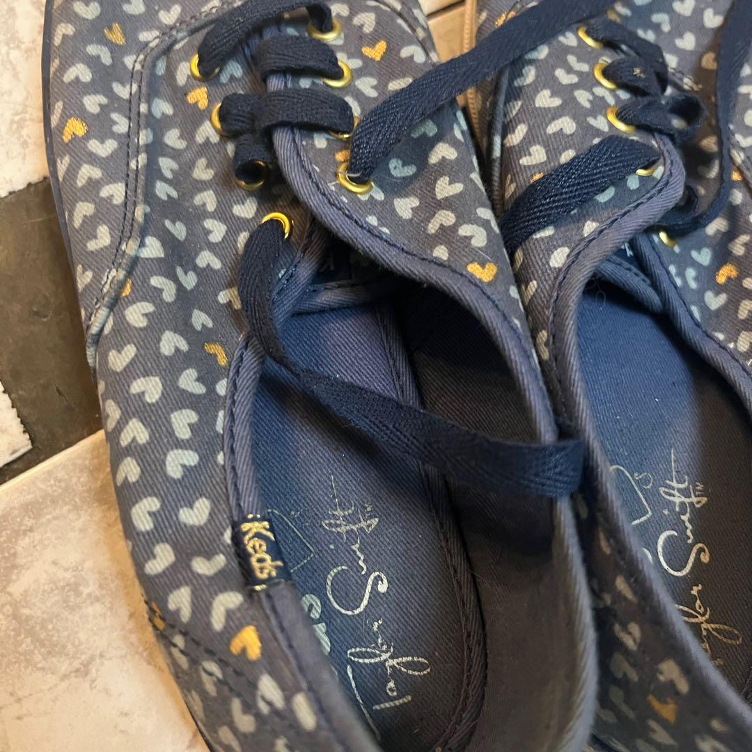 Keds x taylor swift (Category: Sneakers) located in Paranaque City. Submitted by chinitamaria (Listing ID 1173876805, Image 3). Description: - i’m saying like new because hindi siya masyado used but nastock lang kasi need lang siyang labhan - see size on last photo - no box natapon - super ganda nito 🫶🏻 - first to pay basis Mop: gcash Loc: paranaque city .