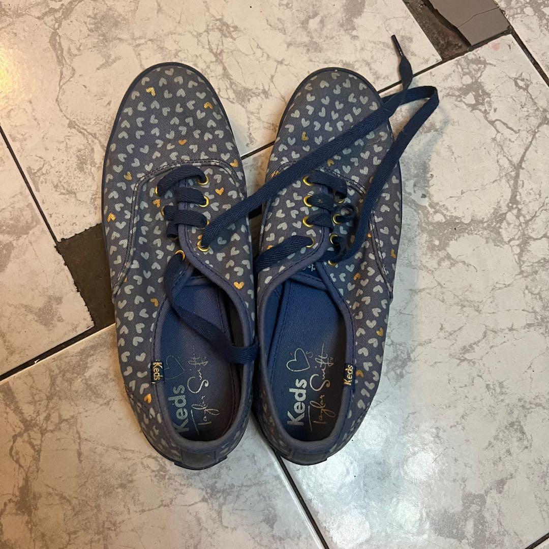 Keds x taylor swift (Category: Sneakers) located in Paranaque City. Submitted by chinitamaria (Listing ID 1173876805, Image 2). Description: - i’m saying like new because hindi siya masyado used but nastock lang kasi need lang siyang labhan - see size on last photo - no box natapon - super ganda nito 🫶🏻 - first to pay basis Mop: gcash Loc: paranaque city .