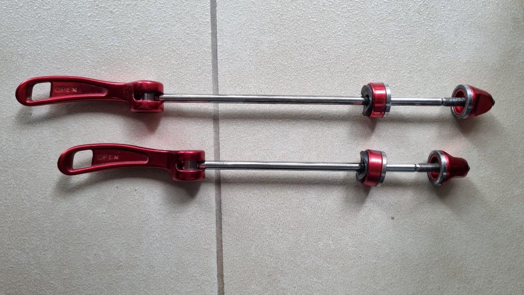La Bici Bike Quick Release Skewer (Category: Bicycles) located in Makati City. Submitted by citydweller2020 (Listing ID 1173754298, Image 3). Description: La Bici Bike Quick Release Skewer Konting gasgas, does not affect performance Solid, original RFS: Bawad kalat Item in Makati. Lalamove or shipping P600 - Mura na yan. Branded ito :).