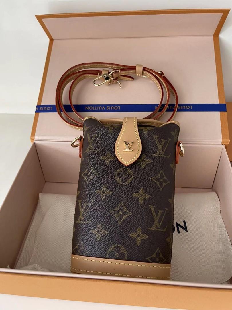 🆕 AUTHENTIC LV FOLD ME POUCH IN MONOGRAM CANVAS, Women's Fashion